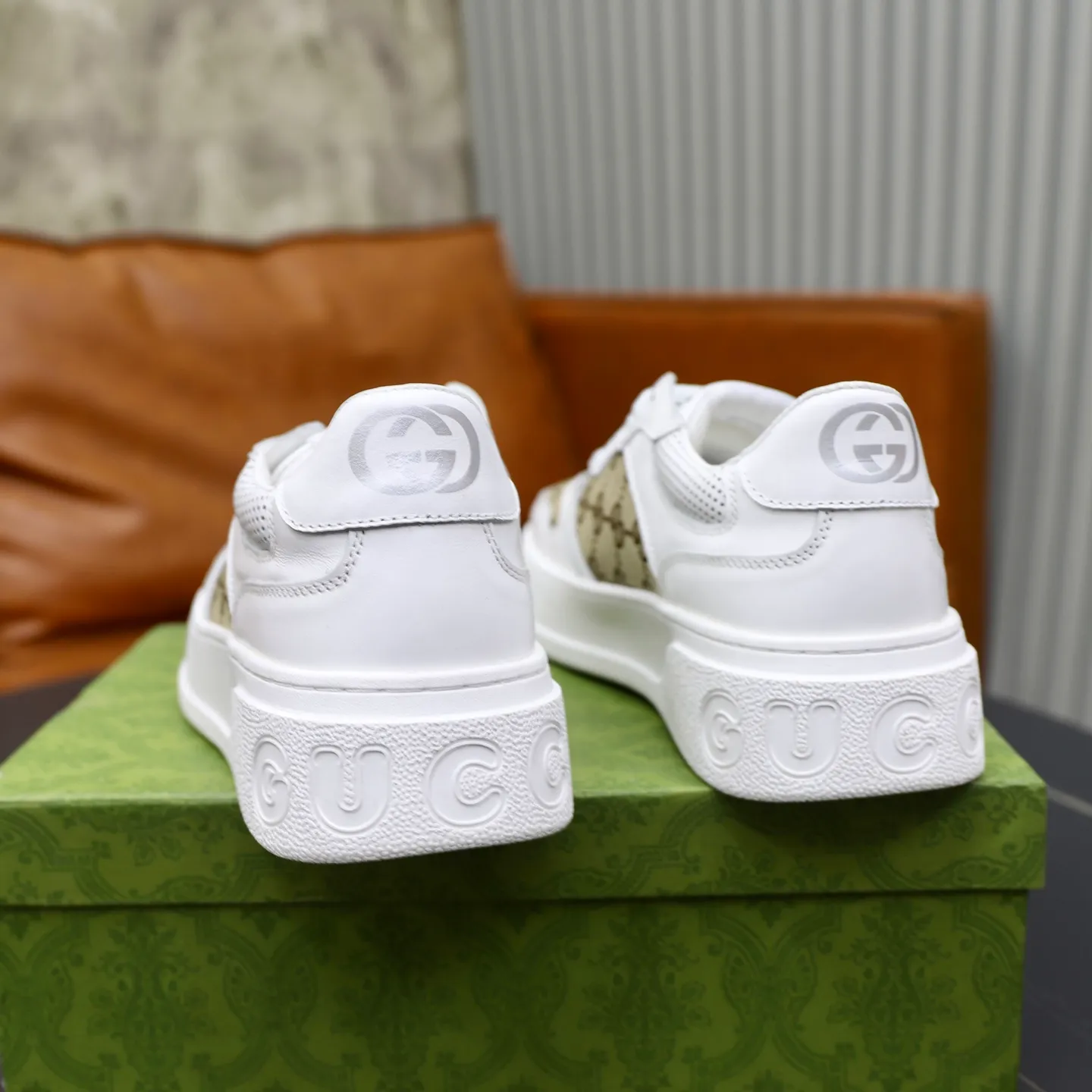 Men's shoes: 400💰🙅‍♂️🙅‍♂️🙅‍♂️ Brand: GUCCI Standard code: 38-44 (45 customized) Grade: Same as the official website Material: Original leather splicing brand cloth Comfortable and breathable sheepskin lining Lightweight wear-resistant outsole Style category: Men's fashion casual shoes Sports shoes Distinguished luxury brand elements Top luxury Color: actual picture color